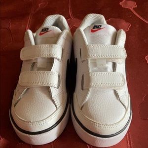 Nike sneakers for boy sz 9 c